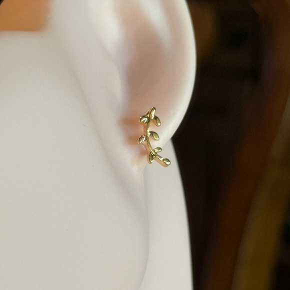 Zara Jewelry - Minimalist Gold Tone Leaf  Earrings